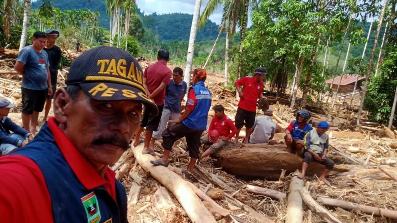 Kementerian Sosial (Kemensos) bergerak cepat memberikan bantuan logistik dan uang tunai kepada korban banjir di Bengkulu Tengah dan Pesisir Selatan, Sumatera Barat, akibat curah hujan tinggi yang mengakibatkan banjir dan tanah longsor.