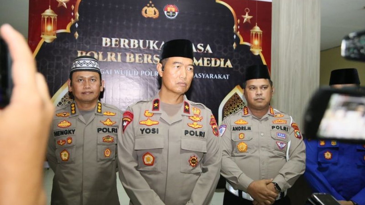 Kapolri Jenderal Listyo Sigit Prabowo melakukan mutasi besar-besaran terhadap delapan perwira menengah di Polda Papua Barat untuk meningkatkan pelayanan kepada masyarakat.