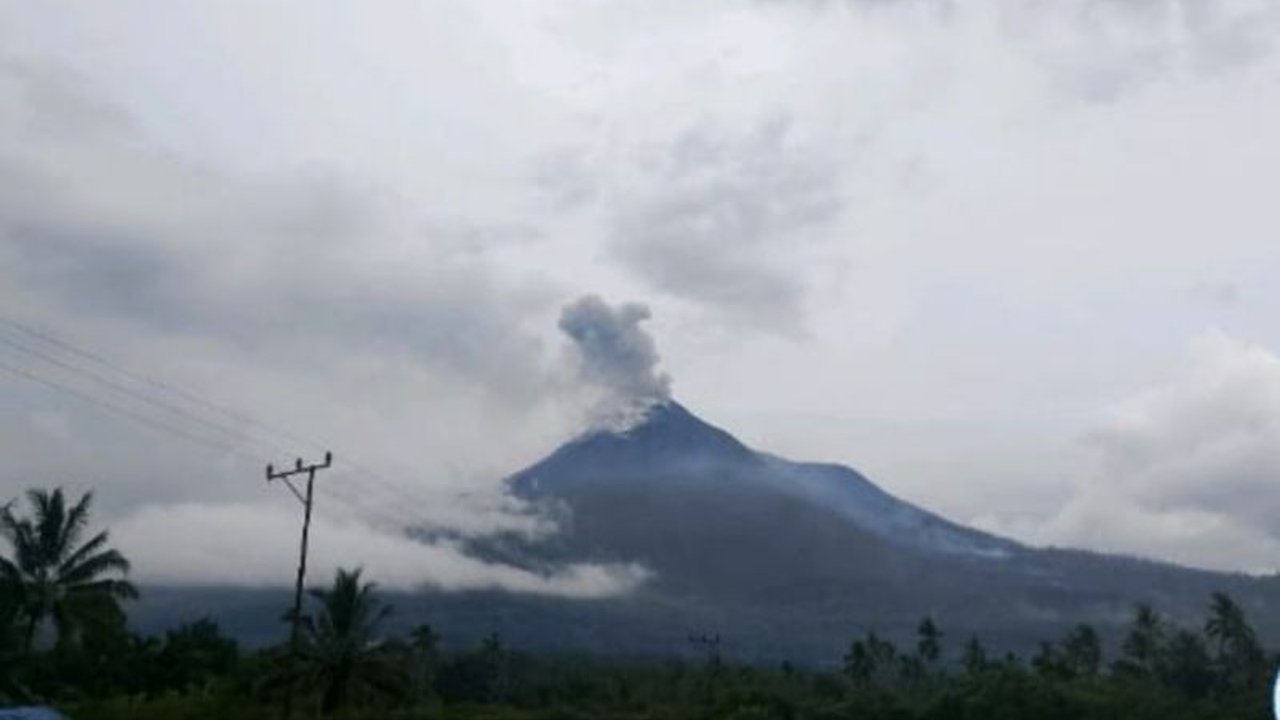 Gunung Lewotobi Laki-laki Erupsi Lagi! Warga Diminta Jauhi Radius 5 Km