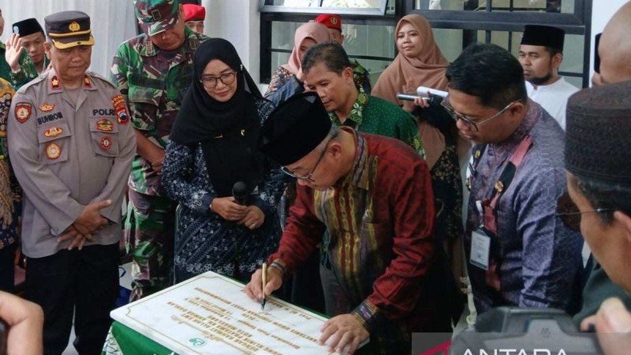 Mendikdasmen mengumumkan pencairan tunjangan guru bersertifikat langsung ke rekening pribadi, menyederhanakan proses dan memastikan guru ASN dan non-ASN menerima manfaatnya.