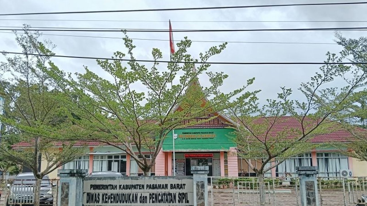 Dinas Dukcapil Pasaman Barat menghentikan pelayanan perekaman KTP-el keliling karena efisiensi anggaran, masyarakat diimbau datang langsung ke kantor.