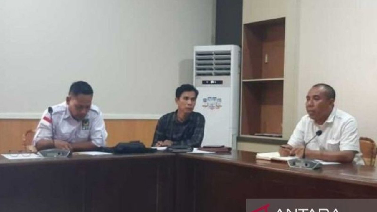 DPRD Dompu mendesak Pemprov NTB segera menyelesaikan status hukum kawasan wisata Madaparama yang terhambat, berdampak pada pengelolaan dan pengembangan wisata tersebut.