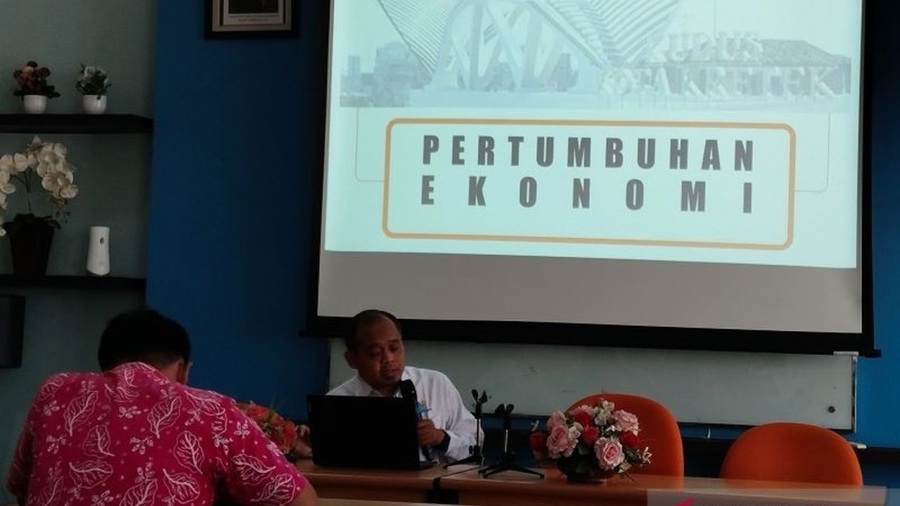 Pertumbuhan ekonomi Kudus tahun 2024 mencapai 2,78 persen, didorong oleh sektor industri pengolahan yang berkontribusi hingga 77,71 persen, menunjukkan pemulihan ekonomi pasca pandemi.