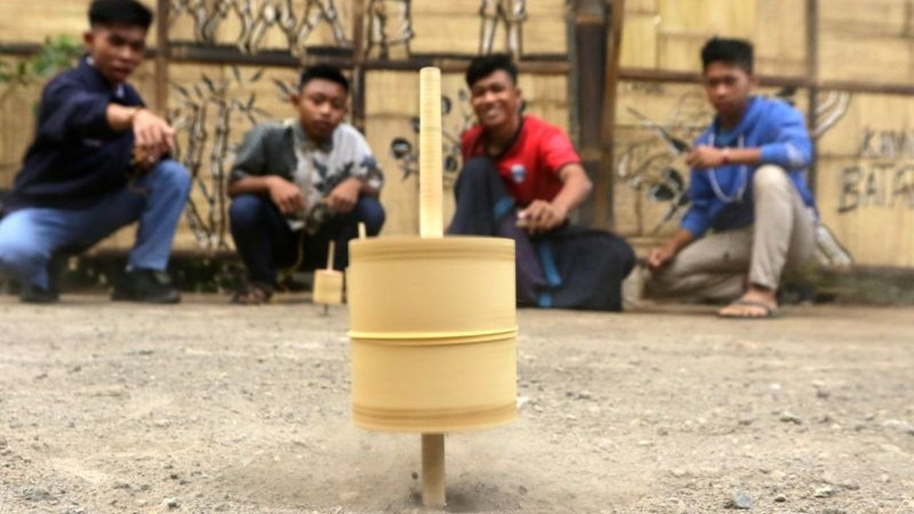 Psikolog ungkap cara efektif mengurangi ketergantungan gawai pada anak selama libur Lebaran dengan aktivitas menarik dan alternatif pengganti yang positif bagi perkembangan anak.