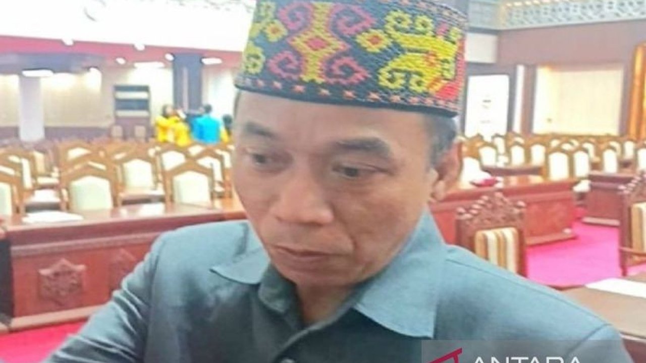 Wakil Ketua Komisi II DPRD Kalteng, Bambang Irawan, mendesak pemerintah provinsi untuk menindak tegas perusahaan besar swasta (PBS) yang terbukti menggarap lahan di luar izin resmi, menyusul banyaknya keluhan warga.