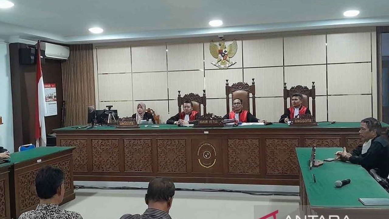 Dua pejabat Badan Reintegrasi Aceh (BRA) divonis penjara dan denda karena korupsi dana budi daya ikan untuk korban konflik senilai Rp15,7 miliar pada tahun 2023.