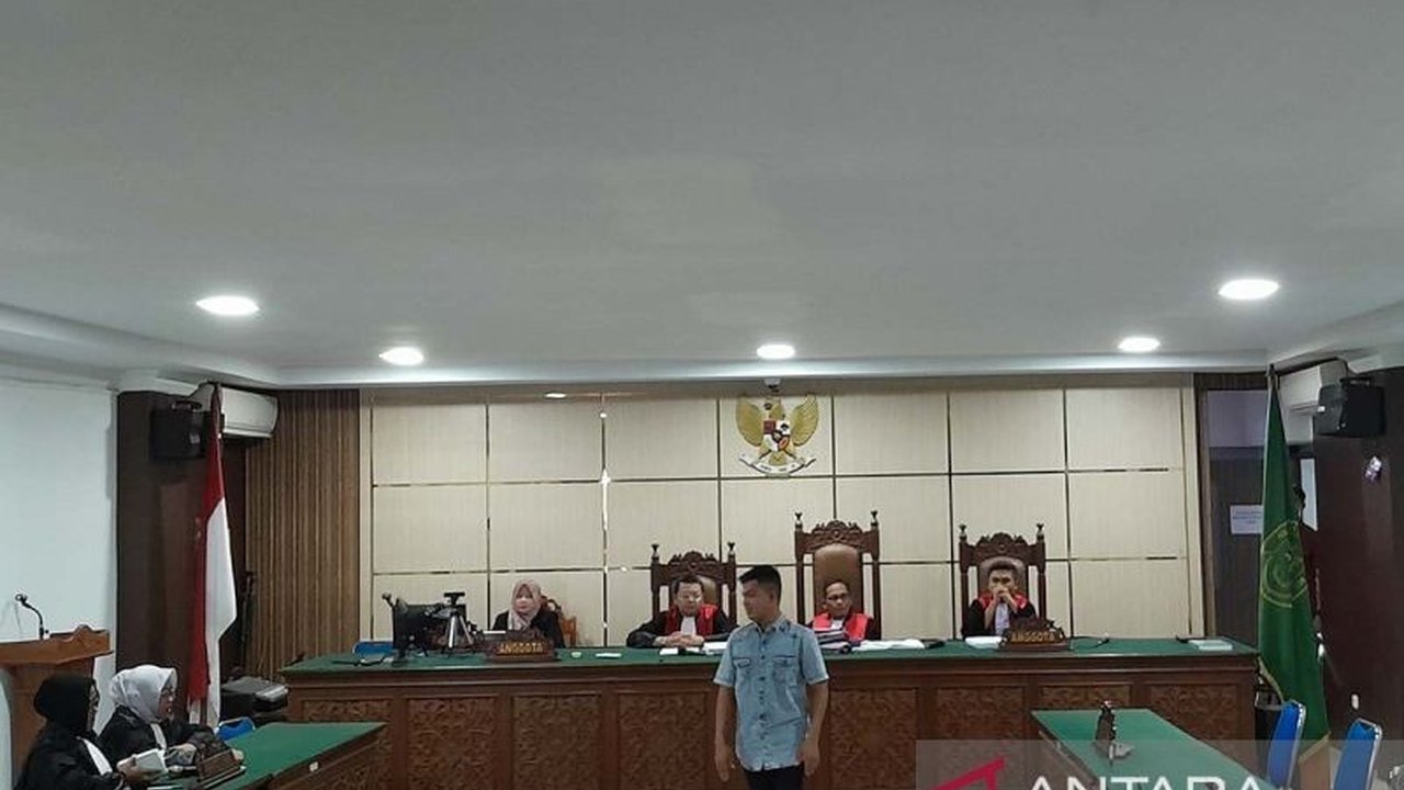 Majelis hakim Pengadilan Tipikor Banda Aceh memvonis lepas terdakwa Hamdani dalam kasus korupsi bantuan korban konflik Aceh senilai Rp15,7 miliar karena terbukti melakukan pemalsuan dokumen, bukan korupsi.