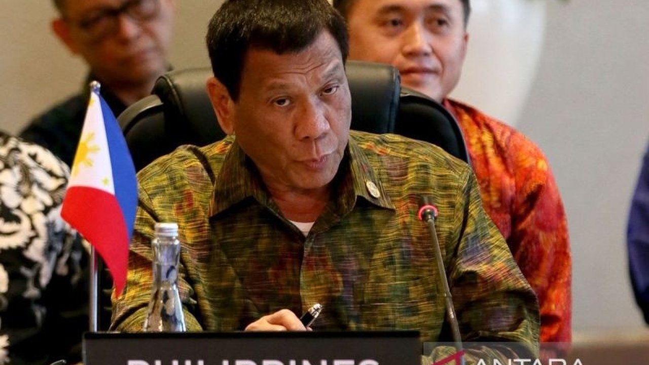 Pemerintah Filipina menegaskan komitmennya untuk memastikan mantan Presiden Rodrigo Duterte mendapat persidangan adil di Mahkamah Pidana Internasional (ICC), namun tidak akan membiayai pembelaannya.