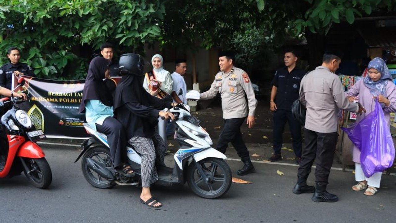 Kepolisian Daerah Maluku Utara (Polda Malut) mendapat apresiasi positif dari warga Ternate atas program berbagi takjil gratis selama Ramadhan, yang memperkuat sinergi antara polisi dan masyarakat.