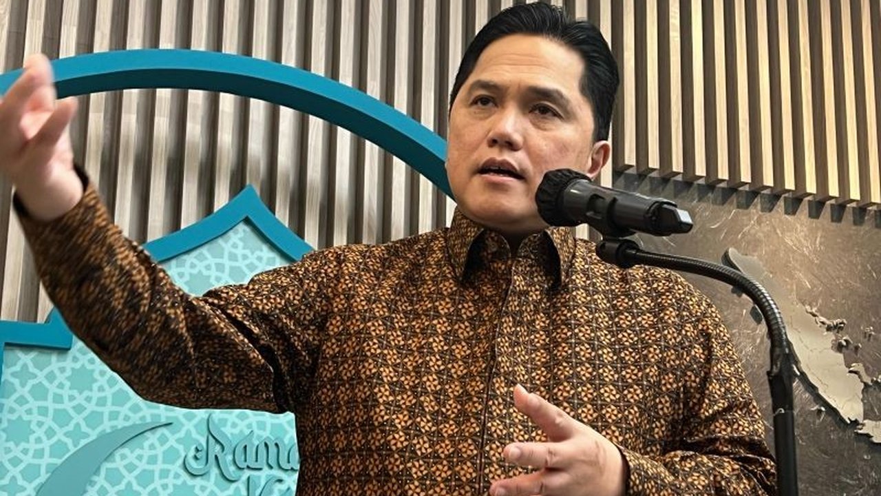 Ketua Umum PSSI, Erick Thohir, mengumumkan investasi besar-besaran dalam peningkatan kualitas perwasitan di Indonesia, termasuk pelatihan standar AFC dan FIFA serta asuransi kesejahteraan wasit, demi kemajuan sepak bola nasional.