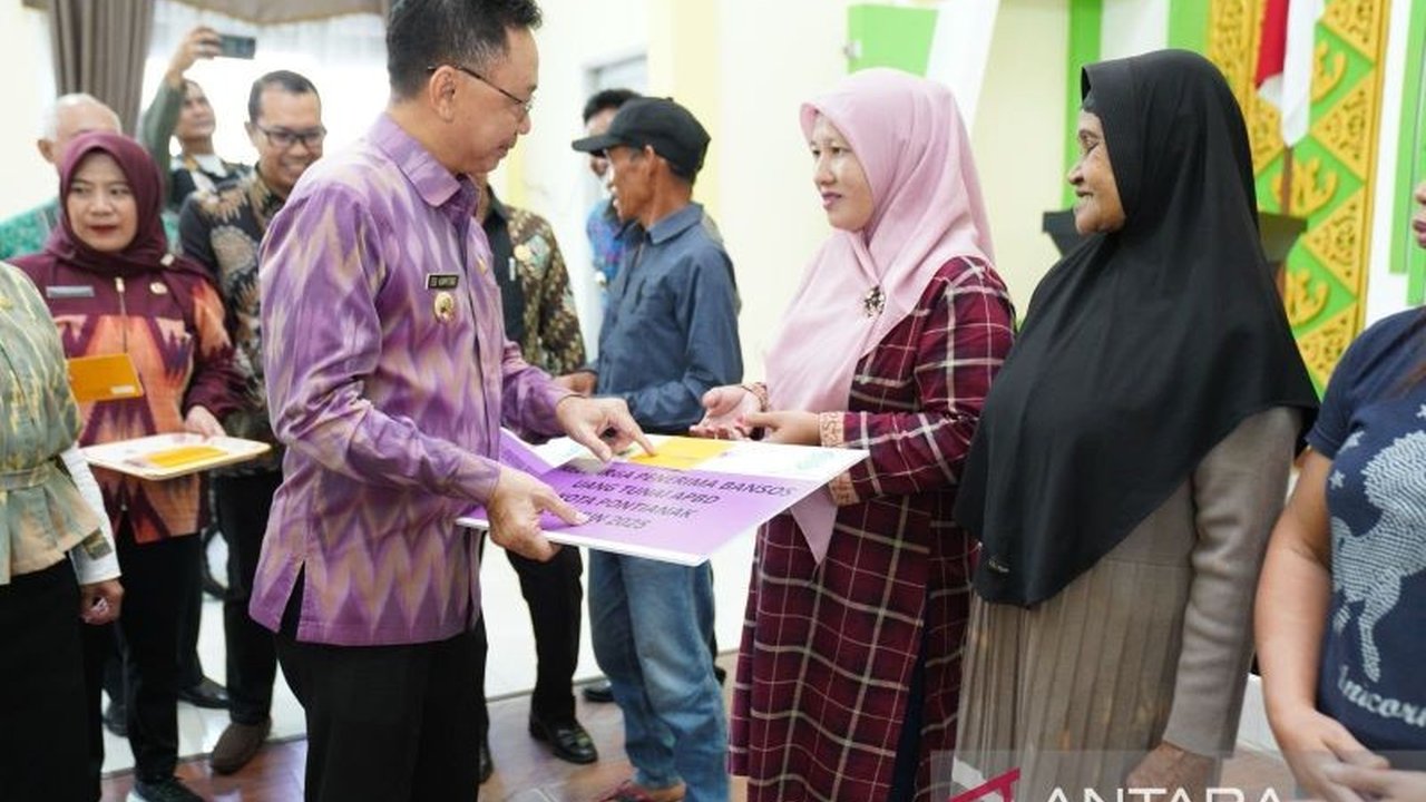 Pemerintah Kota Pontianak melakukan verifikasi data secara detail untuk memastikan penyaluran bantuan sosial (bansos) tepat sasaran, baik dari APBD maupun Kementerian Sosial.