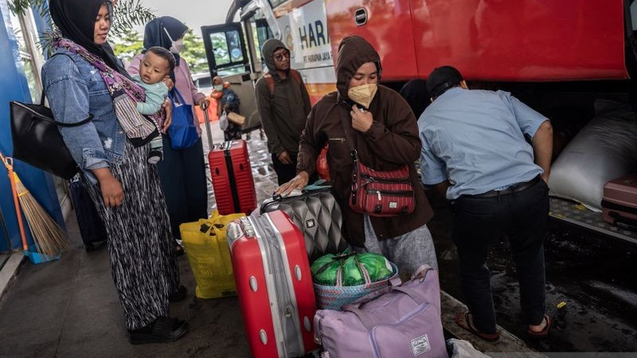 Disdukcapil DKI Jakarta siapkan strategi khusus antisipasi lonjakan pendatang baru pasca Lebaran 2025 guna menjaga migrasi penduduk tetap terkendali dan mewujudkan Jakarta sebagai kota global.