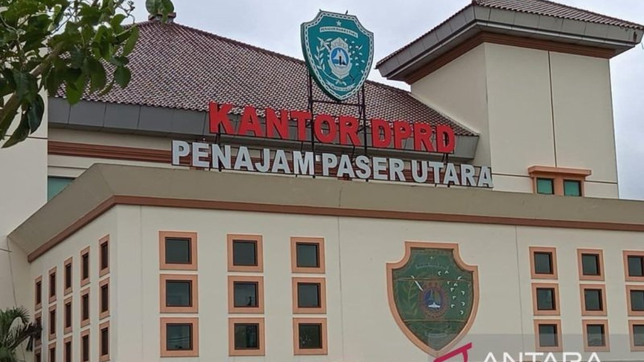 DPRD Kabupaten Penajam Paser Utara mengajak generasi muda untuk menghayati nilai-nilai Pancasila sebagai dasar negara dan ideologi dalam menjaga keutuhan NKRI di tengah arus globalisasi.