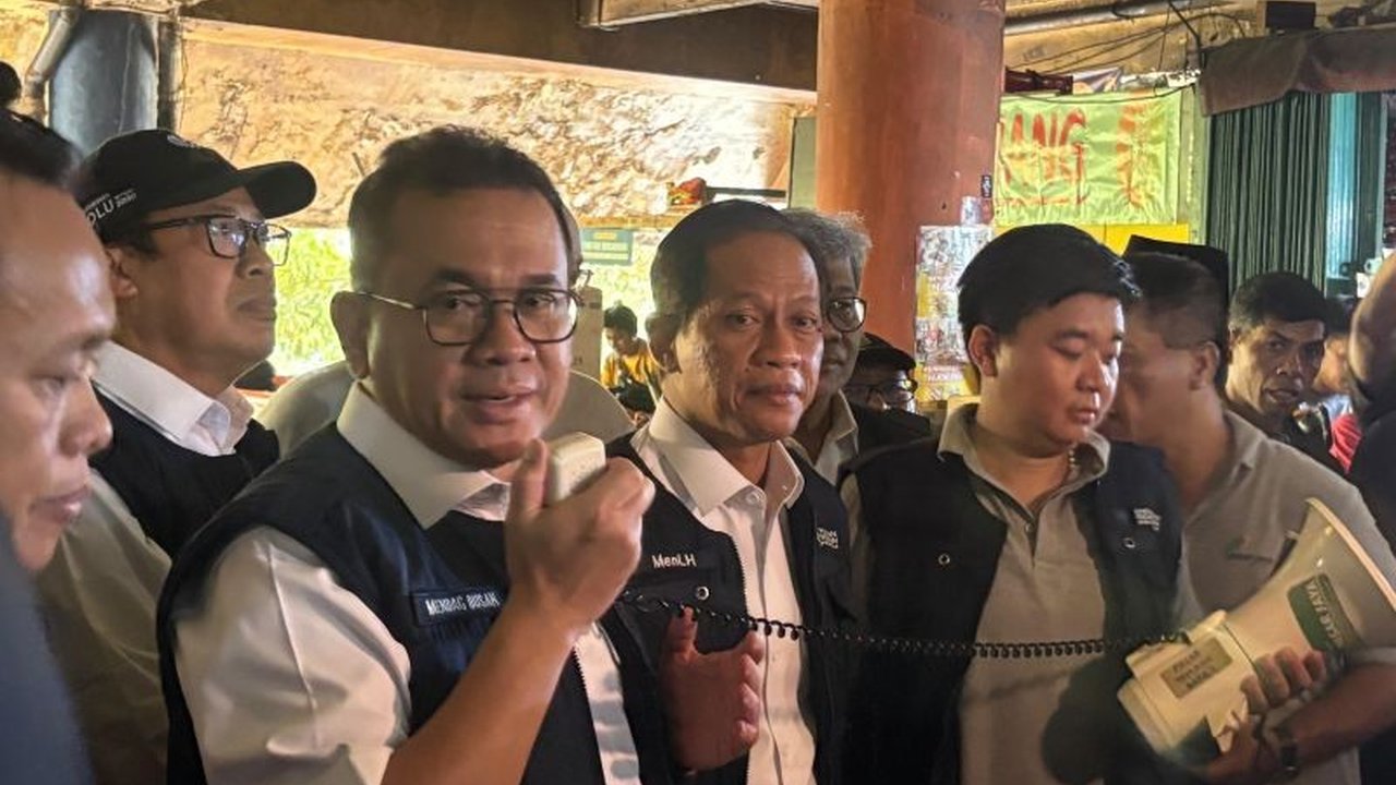 Kementerian Lingkungan Hidup (KLH) akan mengirimkan tim untuk membantu meningkatkan kebersihan pasar di Indonesia, khususnya Pasar Tomang Barat yang menghasilkan 46 ton sampah per bulan, guna mengurangi sampah dan mendukung Gerakan Nasional Membersihkan P