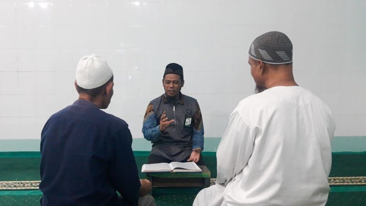 Lembaga Pemasyarakatan Kupang menyelenggarakan pesantren kilat bagi warga binaan muslim selama Ramadhan untuk meningkatkan pemahaman agama dan menciptakan suasana kondusif.