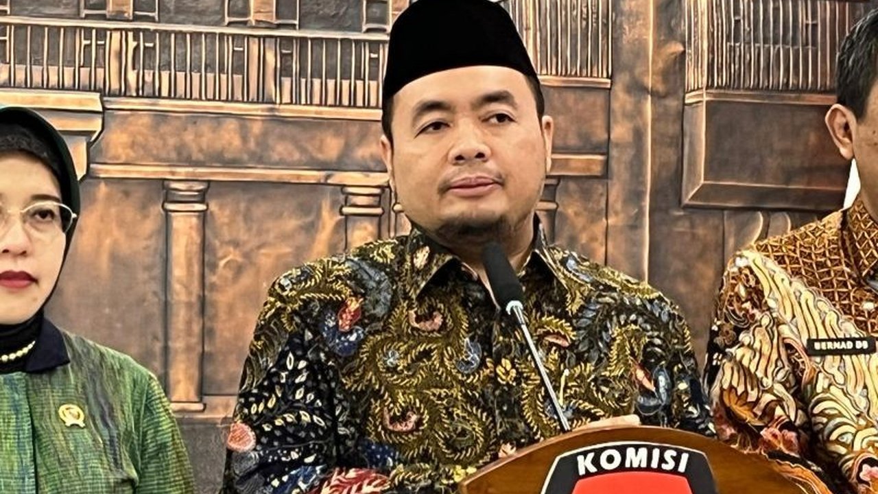 Empat komisioner KPU Banjarbaru diberhentikan tetap oleh DKPP karena melanggar kode etik, dan kini digantikan sementara oleh komisioner KPU Provinsi Kalimantan Selatan.