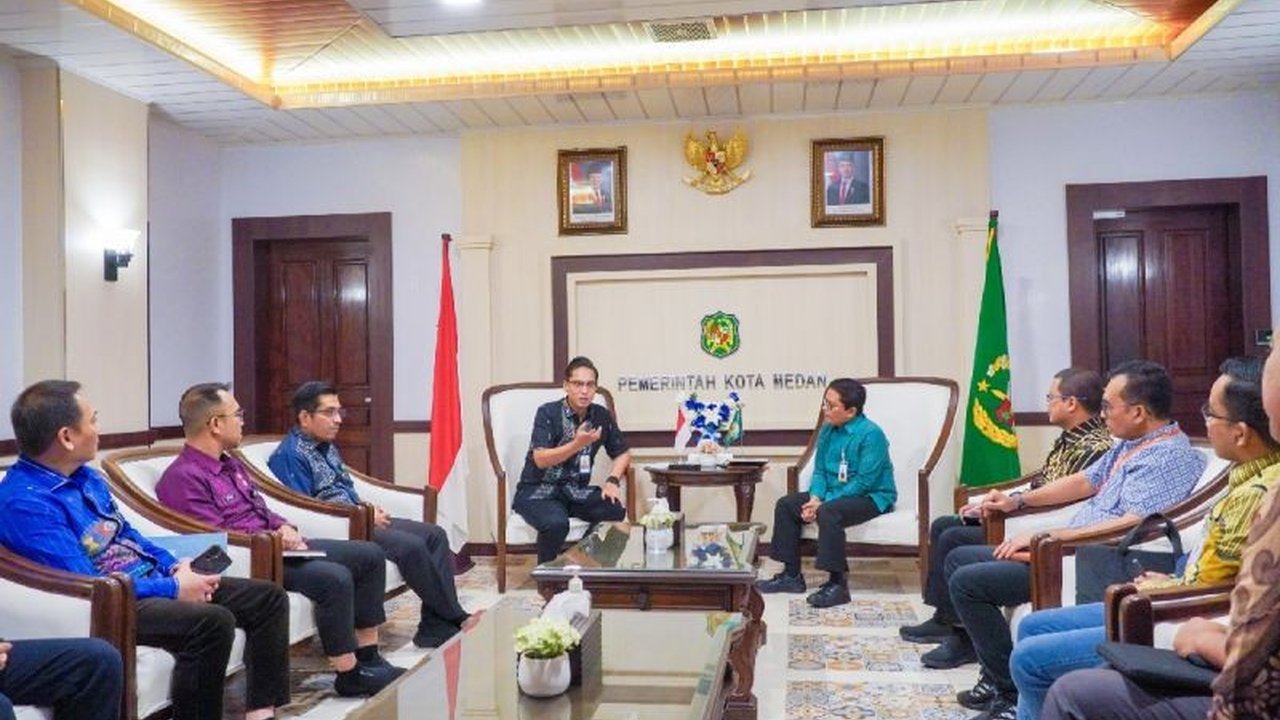 Wali Kota Medan, Rico Tri Putra Bayu Waas, mengajak PT Bank Sumut untuk berkolaborasi mengembangkan UMKM Kota Medan dengan menciptakan role model bisnis dan labelisasi produk.
