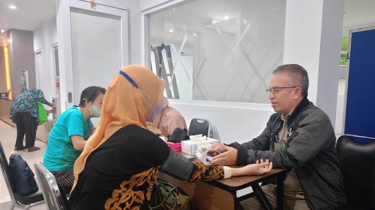 Mulai hari ini, warga Jakarta Timur dapat mengakses layanan pemeriksaan kesehatan gratis di seluruh puskesmas, tanpa terkecuali, sebagai bentuk peningkatan layanan kesehatan masyarakat.