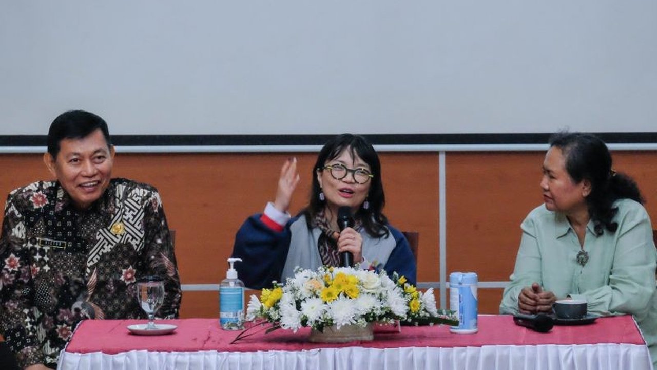 Wakil Menteri Pendidikan, Kebudayaan, Riset, dan Teknologi mendorong agar hasil riset di perguruan tinggi memberikan dampak positif bagi masyarakat, seperti inovasi pemanfaatan kelapa dan daur ulang plastik di Politeknik Negeri Manado.