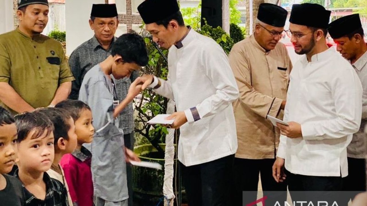 Pemerintah Kabupaten Aceh Barat menyalurkan santunan kepada lebih dari 600 anak yatim di Kecamatan Johan Pahlawan menjelang Idul Fitri 1446 H, sebagai bentuk perhatian dan meringankan beban mereka.