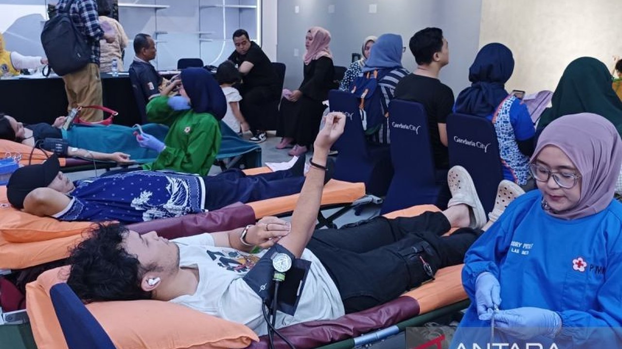 Asosiasi Pengelola Pusat Belanja Indonesia (APPBI) DKI Jakarta berhasil mengumpulkan lebih dari 1.000 kantong darah selama bakti sosial donor darah di 18 pusat perbelanjaan Jakarta, membantu memenuhi kebutuhan darah selama Ramadhan.