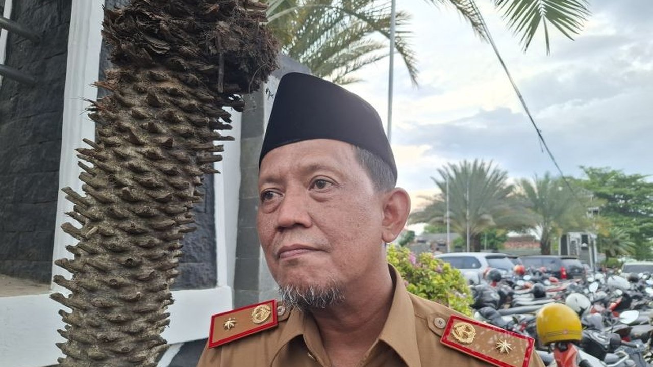 Pemprov Lampung memastikan pembangunan infrastruktur jalan tetap berjalan meskipun terjadi efisiensi anggaran, dengan fokus pada perbaikan jalan-jalan utama yang rusak parah.