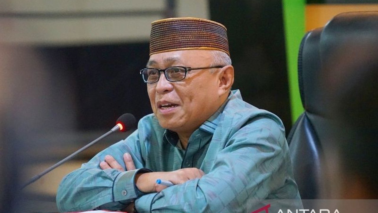 Bupati Gorontalo, Sofyan Puhi, meminta seluruh perusahaan di Kabupaten Gorontalo membayarkan THR karyawan tujuh hari sebelum Idul Fitri, sembari menekankan pentingnya kesejahteraan pekerja dan transparansi program CSR.