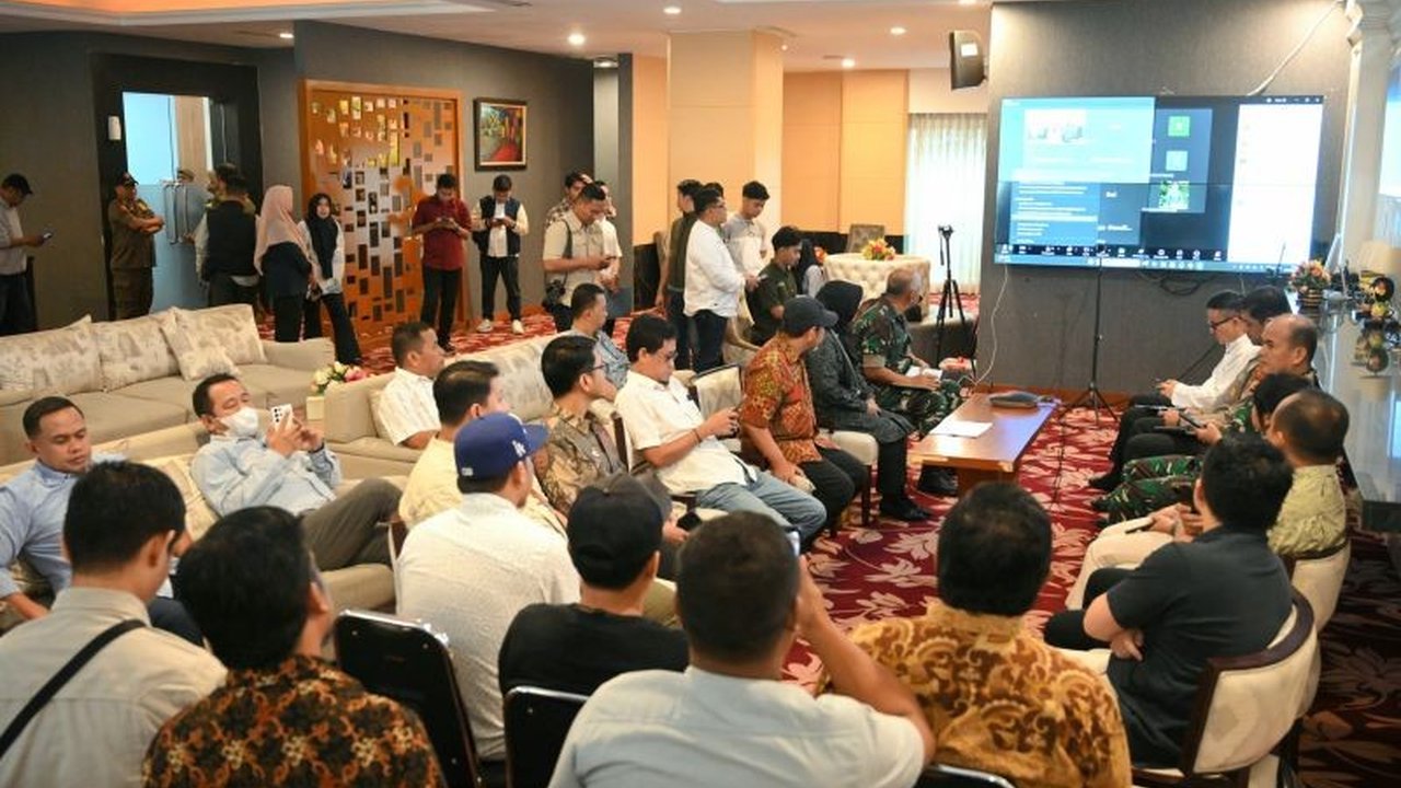 Pemerintah Provinsi Sulawesi Selatan berhasil memfasilitasi kesepakatan antara pengemudi ojek online dan aplikator terkait tarif dasar angkutan, yang akan diterapkan mulai Maret 2025.