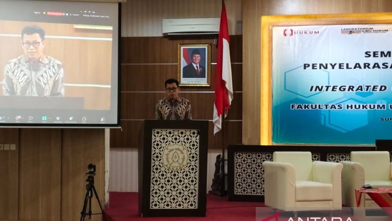 Komisi Kejaksaan (Komjak) mengusulkan keterlibatan jaksa sejak tahap awal proses hukum untuk memastikan keadilan dan mencegah kesalahan putusan, seperti terungkap dalam Seminar Nasional di UNS Solo.