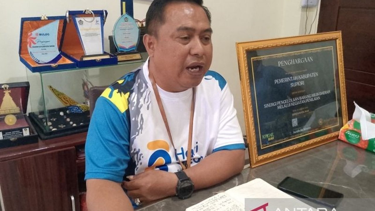 Pemerintah Kabupaten Supiori telah menyiapkan anggaran Rp23 miliar untuk membayar THR dan gaji ke-13 bagi 3.004 ASN, dengan rincian Rp11,5 miliar untuk THR dan Rp11,5 miliar untuk gaji ke-13.