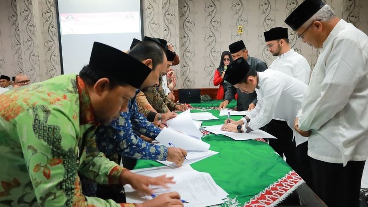 Pemerintah Kabupaten Aceh Barat mewajibkan kepala OPD menandatangani perjanjian kinerja untuk meningkatkan profesionalisme dan akuntabilitas ASN dalam memberikan pelayanan publik terbaik.