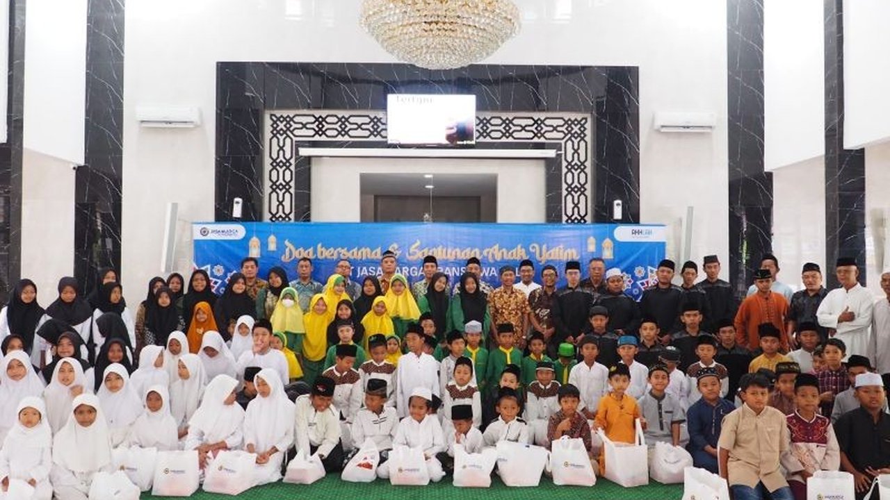 PT Jasamarga Transjawa Tol (JTT) menggelar santunan yatim serentak di empat wilayah Tol Trans Jawa sebagai wujud kepedulian sosial dan doa restu jelang mudik Lebaran.