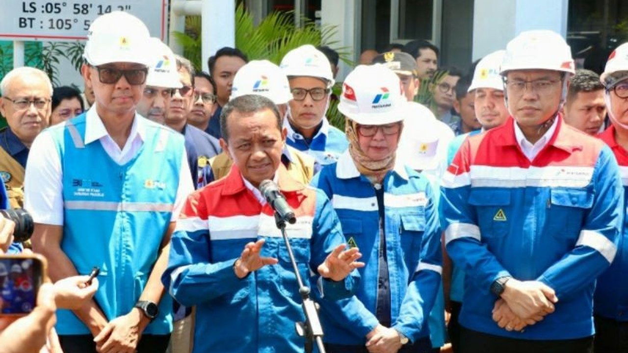Komisi XII DPR RI mengapresiasi kesiapan PLN dalam menyediakan pasokan listrik jelang Idul Fitri 2025, namun mendesak PLN untuk tetap siaga terhadap potensi gangguan cuaca ekstrem dan memastikan pasokan listrik di daerah 3T.