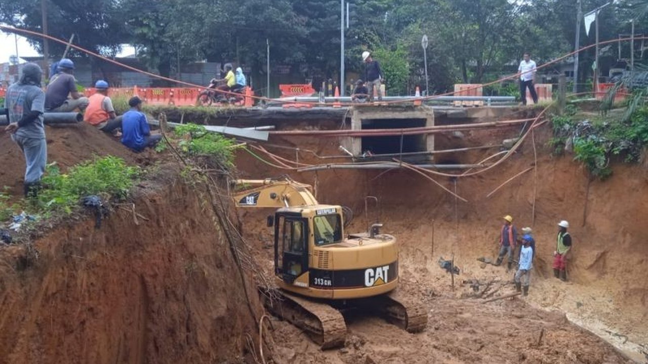 Pemerintah Provinsi Kepri telah menyelesaikan perbaikan longsor bahu jalan di simpang lampu merah Melayu Kota Piring (MKP), Jalan DI Panjaitan, Tanjungpinang, dengan menggunakan anggaran Rp2 miliar dari APBN.