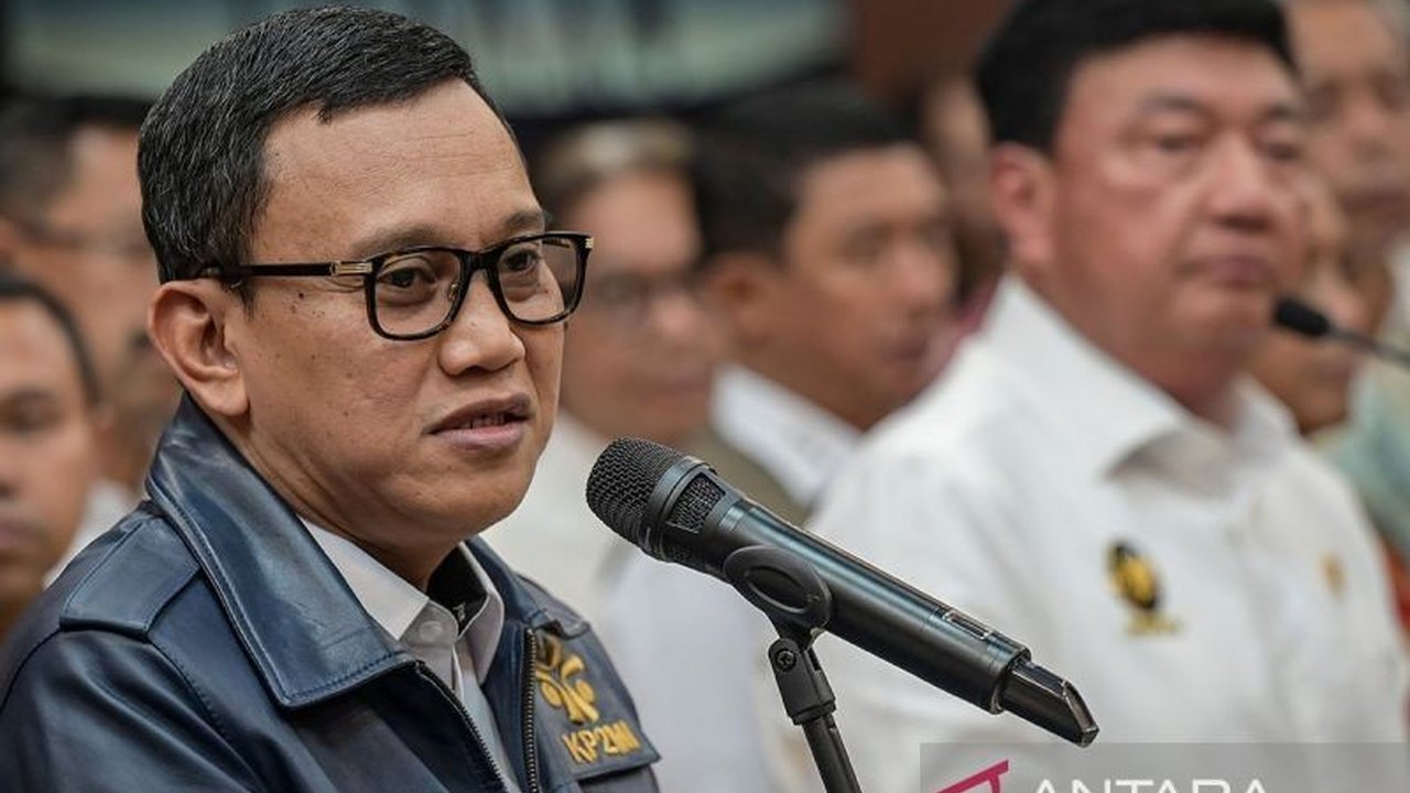 Menteri P2MI, Abdul Kadir Karding, melaporkan pembentukan Desk Koordinasi Perlindungan Pekerja Migran Indonesia dan upaya pencabutan moratorium pengiriman PMI ke Arab Saudi kepada Presiden.