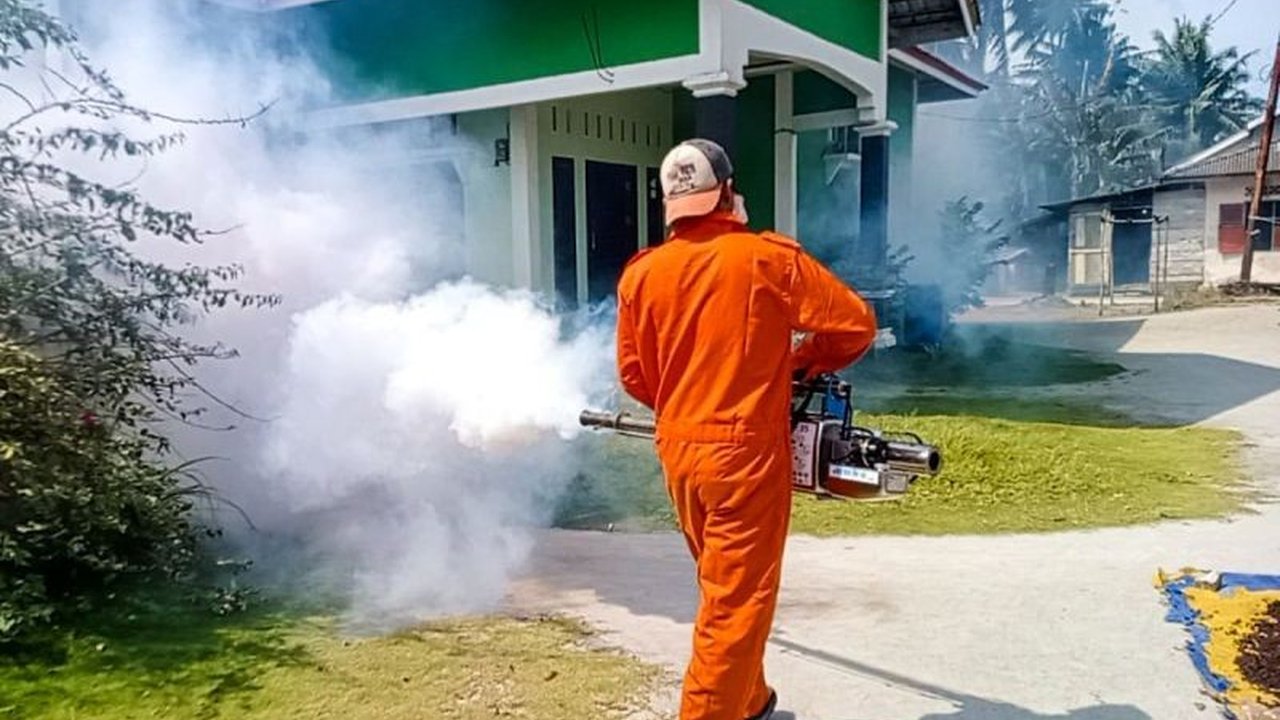 Penurunan kasus Demam Berdarah Dengue (DBD) di Kecamatan Midai, Natuna, membuat Pemkab Natuna bersiap mencabut status Kejadian Luar Biasa (KLB) DBD.