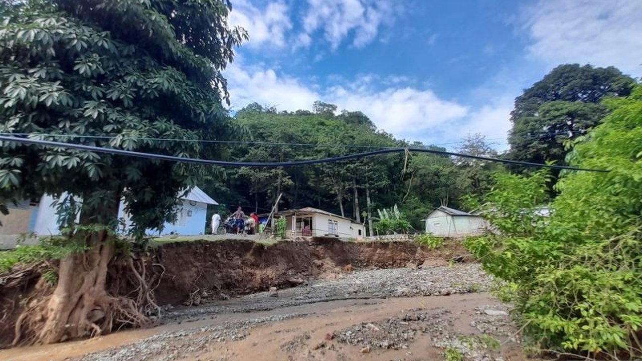 Erosi Sungai Ancam Puluhan Rumah di Bone Bolango, Warga Hidup dalam Ketakutan