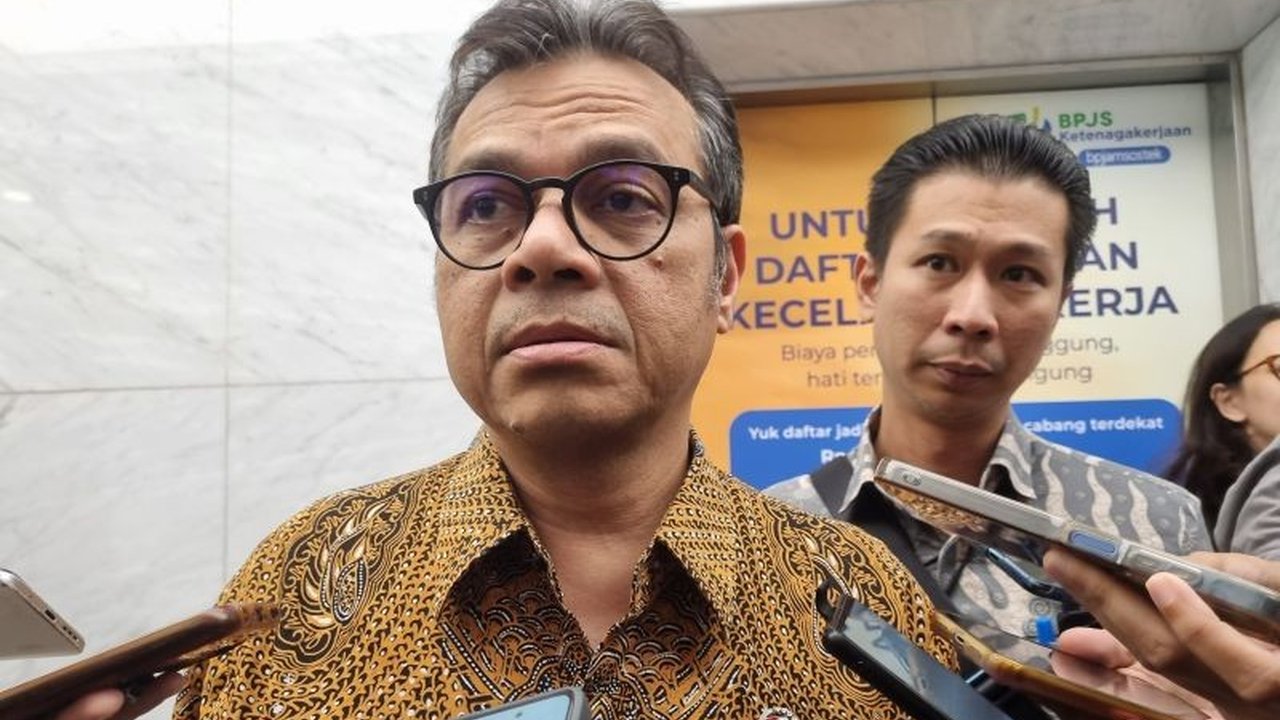 Wakil Menteri Komunikasi dan Informatika menyerahkan sepenuhnya penanganan kasus dugaan korupsi pengadaan barang dan jasa di Pusat Data Nasional Sementara (PDNS) kepada proses hukum yang sedang berjalan.