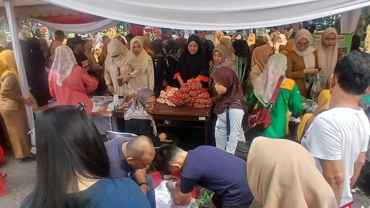 Pemerintah Kota Jambi menyediakan gerai hasil pertanian lokal di lokasi strategis untuk menstabilkan harga pangan, mengurangi ketergantungan pada daerah lain, dan mengendalikan inflasi.