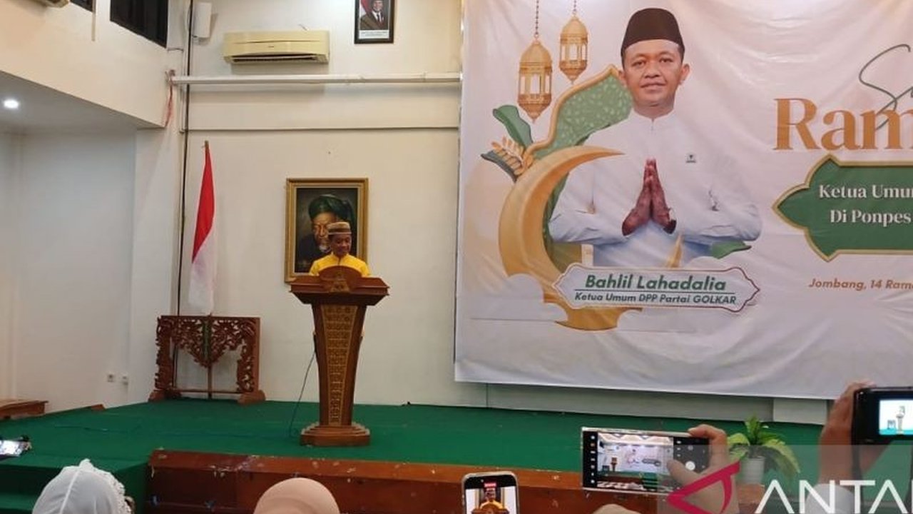 Menteri ESDM Bahlil Lahadalia beserta rombongan Partai Golkar melakukan Safari Ramadhan di Pesantren Tebuireng, Jombang, Jawa Timur, untuk mempererat silaturahmi dan memohon doa untuk bangsa.
