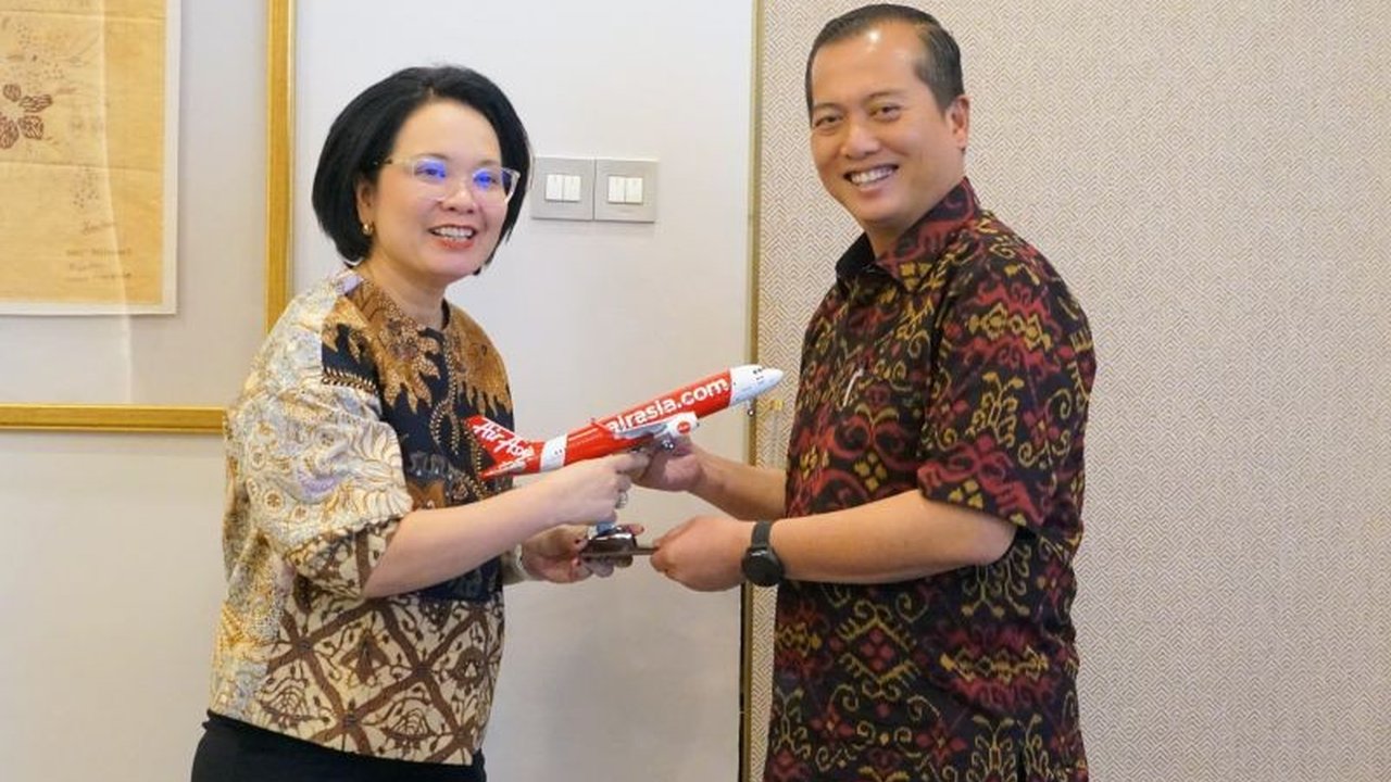 Pemerintah NTB jajaki kerja sama dengan AirAsia Indonesia untuk meningkatkan konektivitas udara, menargetkan peningkatan sektor pariwisata dan perekonomian daerah.