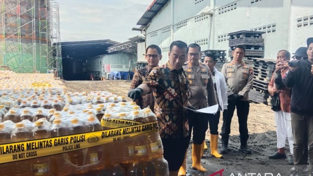 Polda Jawa Tengah mengamankan 89.856 kemasan MinyaKita di Karanganyar karena takarannya kurang dari yang seharusnya, temuan ini hasil penyelidikan di berbagai pasar di Jawa Tengah.