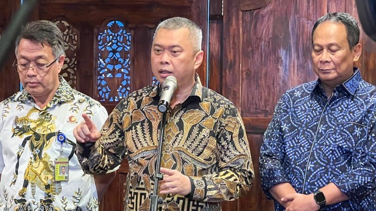 Menhub memproyeksikan puncak arus mudik Lebaran 2025 jatuh pada 28 Maret dengan potensi pergerakan 12,1 juta orang, pemerintah siapkan berbagai strategi antisipasi kemacetan.