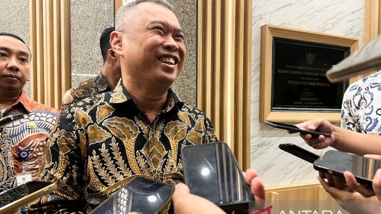 Menhub Dudy Purwagandhy tekankan pengawasan ketat kendaraan ODOL dan kesiapan infrastruktur transportasi di Lampung untuk kelancaran angkutan Lebaran 2025.