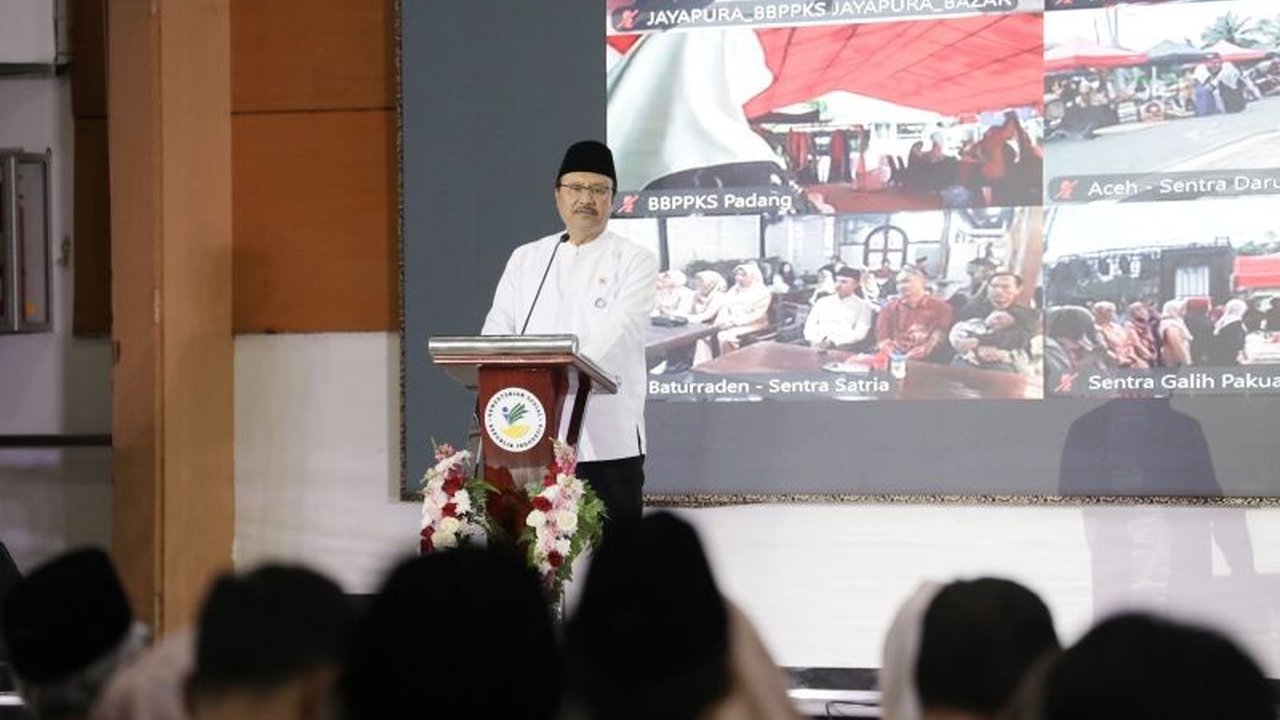 Menteri Sosial Saifullah Yusuf (Gus Ipul) mengajak seluruh jajaran Kemensos untuk meningkatkan kepedulian sosial selama Ramadhan, sebagai momentum untuk meningkatkan kinerja dan pengentasan kemiskinan.