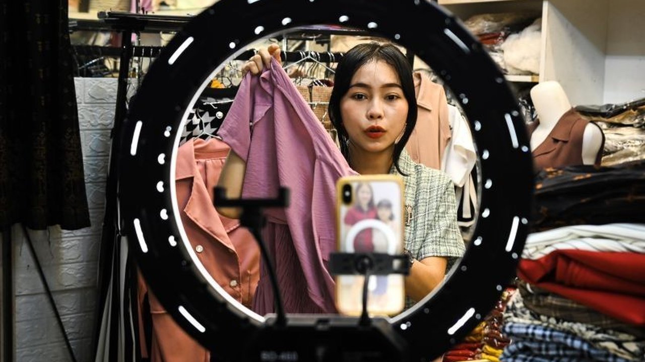 Dari peresmian Koperasi Merah Putih pertama di Sleman hingga capaian pajak ekonomi digital Rp1,22 triliun, simak rangkuman berita ekonomi Indonesia terkini!