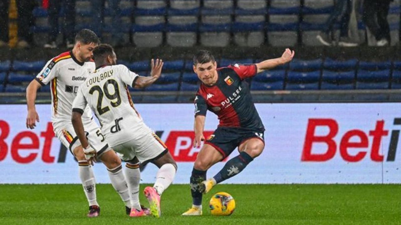 Genoa kembali ke jalur kemenangan usai menaklukkan Lecce dengan skor 2-1 dalam pertandingan Liga Italia yang menegangkan, berkat dua gol gemilang dari Fabio Miretti.