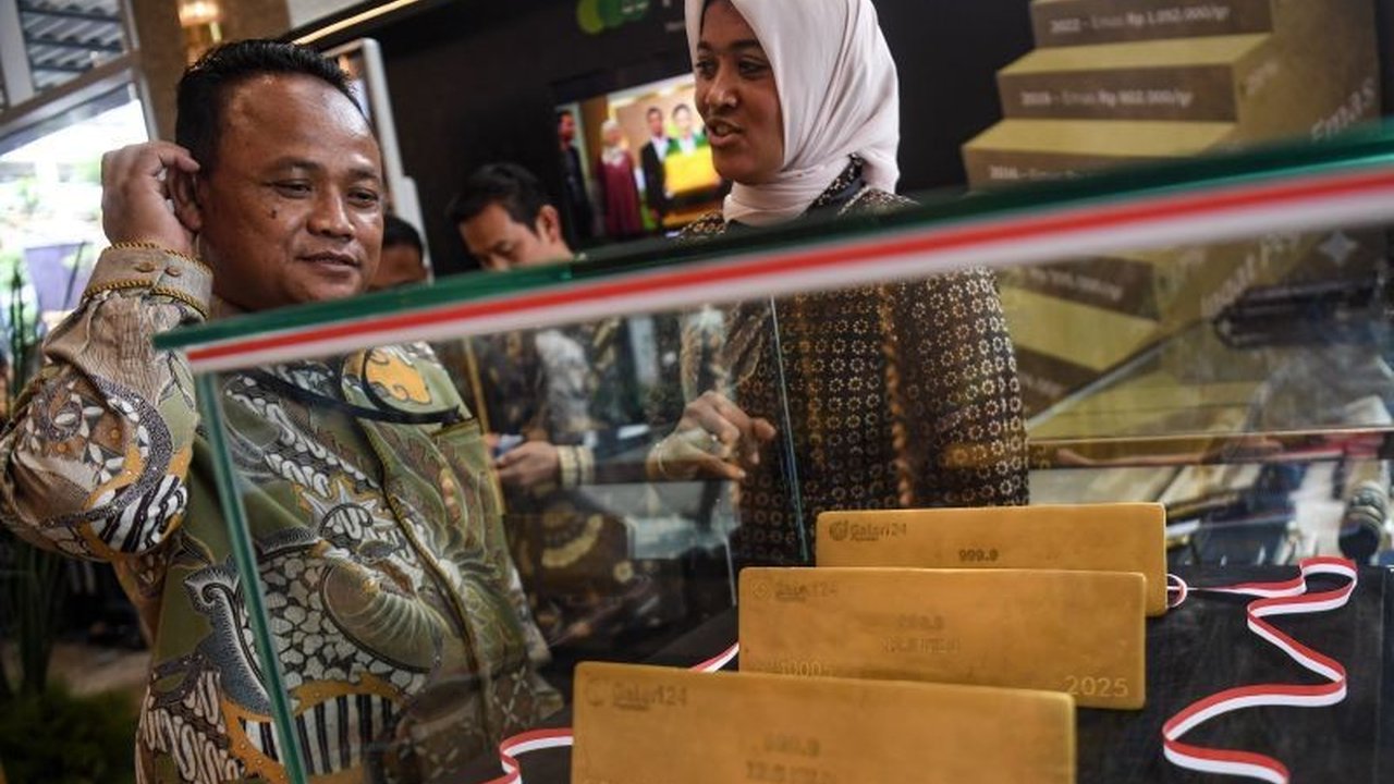Harga emas Antam hari ini, 6 Maret 2024, turun tipis menjadi Rp1.706.000 per gram, sementara harga buyback juga mengalami penurunan.