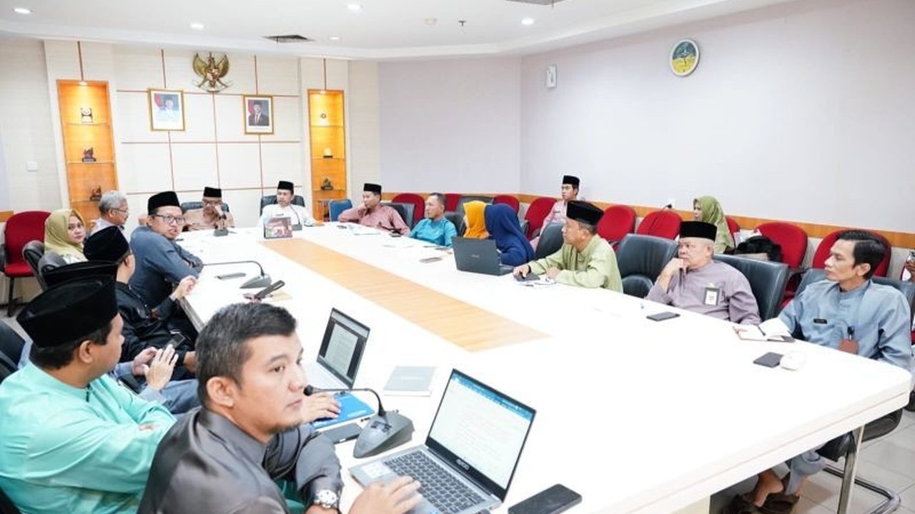 Pemkot Batam memberikan stimulus ekonomi bagi UMKM berupa pinjaman modal hingga Rp20 juta tanpa bunga, disubsidi pemerintah daerah untuk membantu peningkatan permodalan usaha.