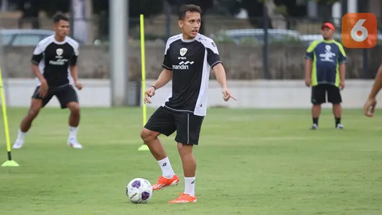 Pemain Timnas Indonesia, Egy Maulana Vikri mengikuti sesi latihan di Lapangan A, Kompleks Gelora Bung Karno, Senayan, Jakarta, Sabtu (31/8/2024) sebagai persiapan jelang menghadapi Arab Sa